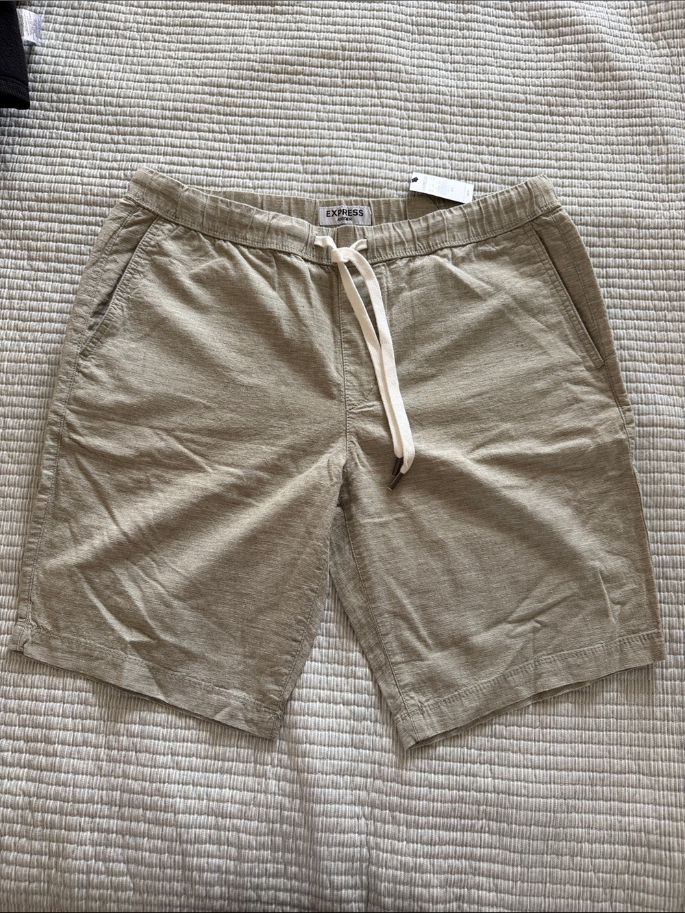 Express Men’s Linen-Blend Drawstring Shorts in Beige